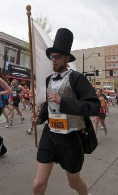 Abe running down Green St., courtesy of the News Gazette