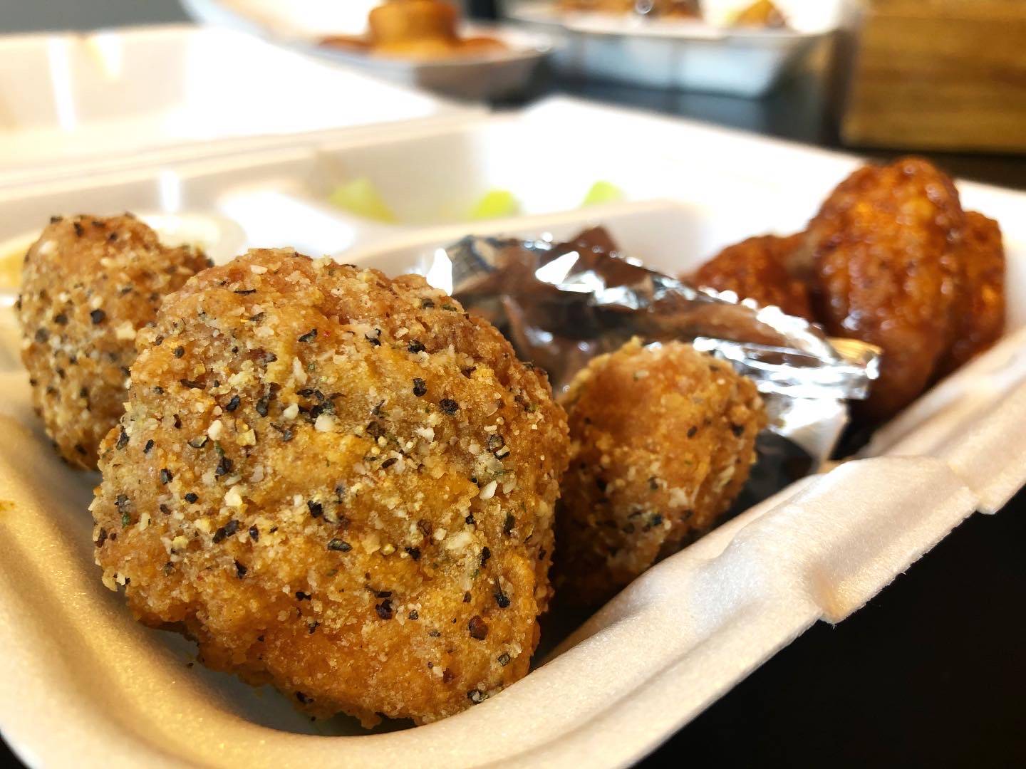 A close up of five boneless wings with a parmesan garlic dry rub. Photo by Alyssa Buckley.