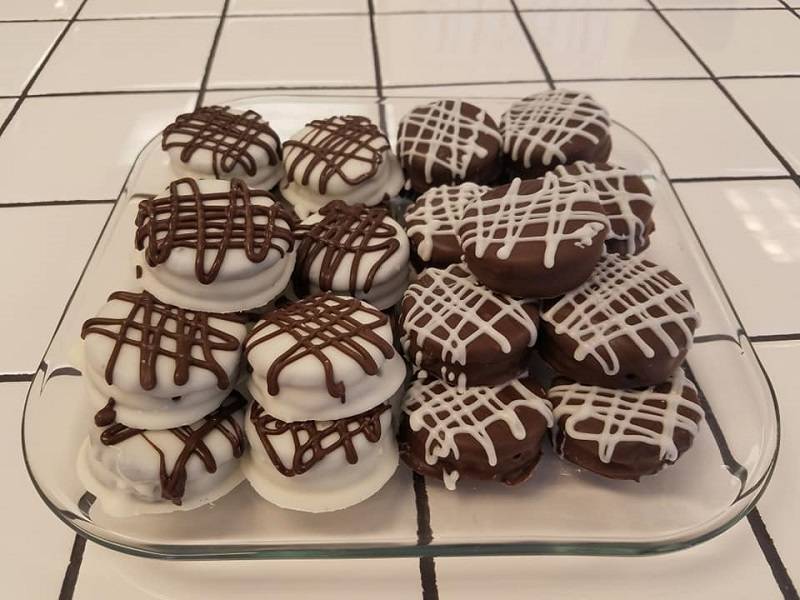White and milk chocolate covered Oreos stacked high. Photo by CBPB.