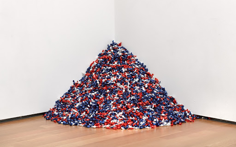 Felix Gonzalez-Torres, Untitled (USA Today), 1990. Photo from the Hammer Museum at UCLA website