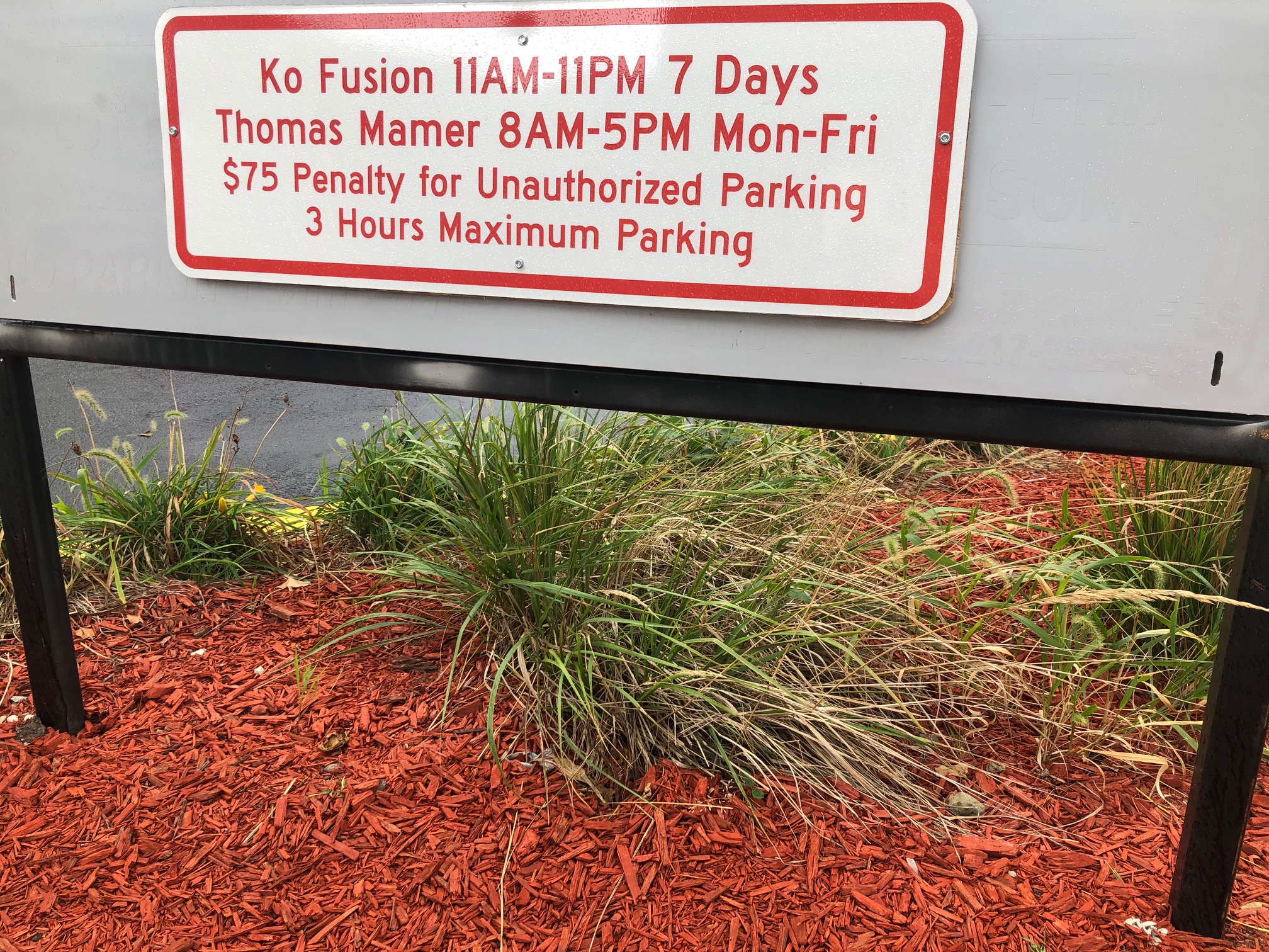 A parking sign is bordered with black and shows the hours of allowed parking by guests of the building. Photo by Alyssa Buckley.