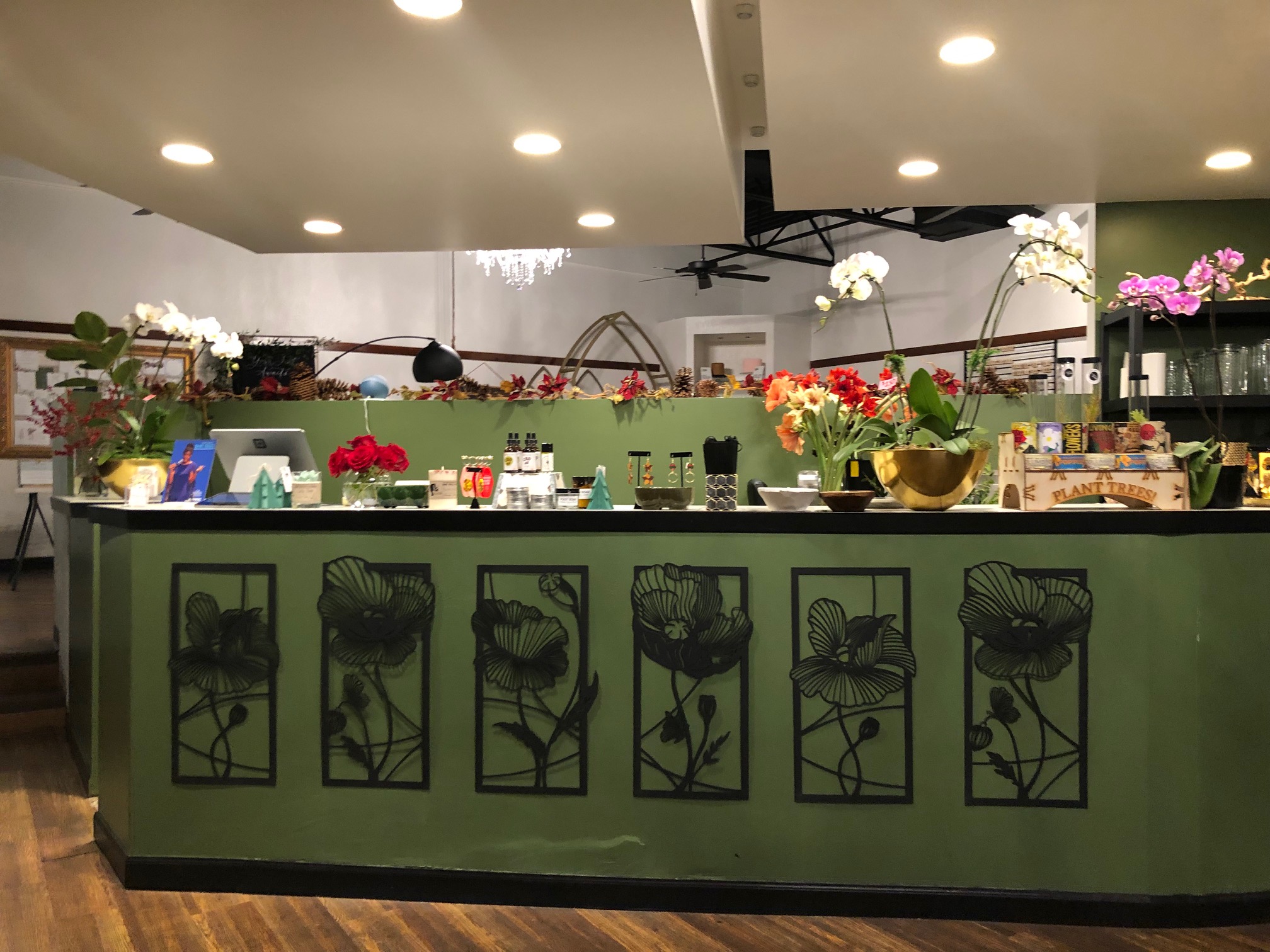 A green counter with black flower art is the feature counter in the CU flower house. Photo by Alyssa Buckley.